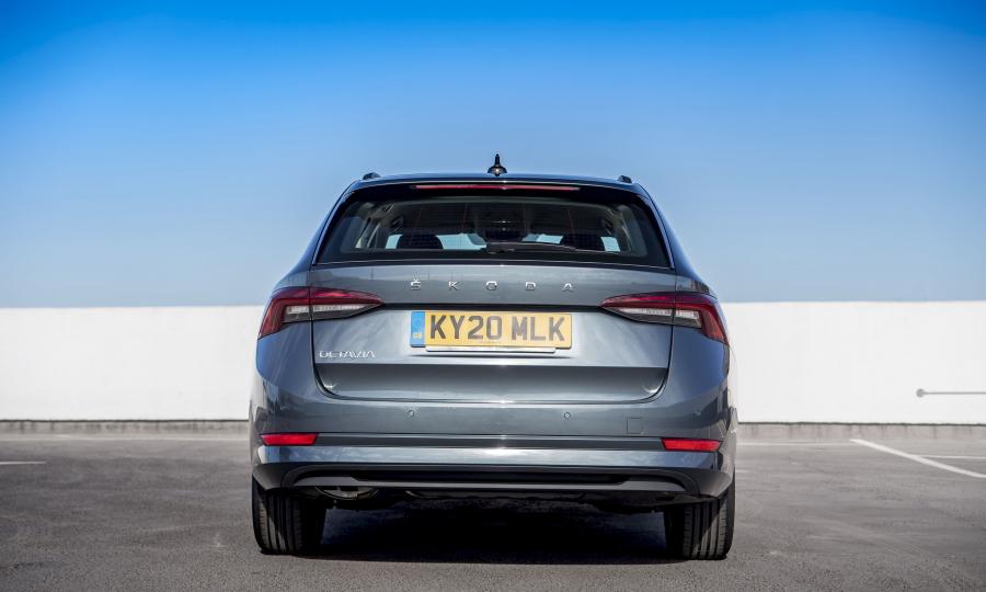  Skoda Octavia Estate 2020 года  (UK) (фото 17 из 42)